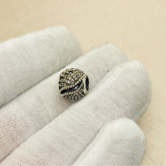 EUC Pandora 791749CZ Sterling Silver Majestic Feathers Openwork Charm w/ CZ's - Picture 4 of 11